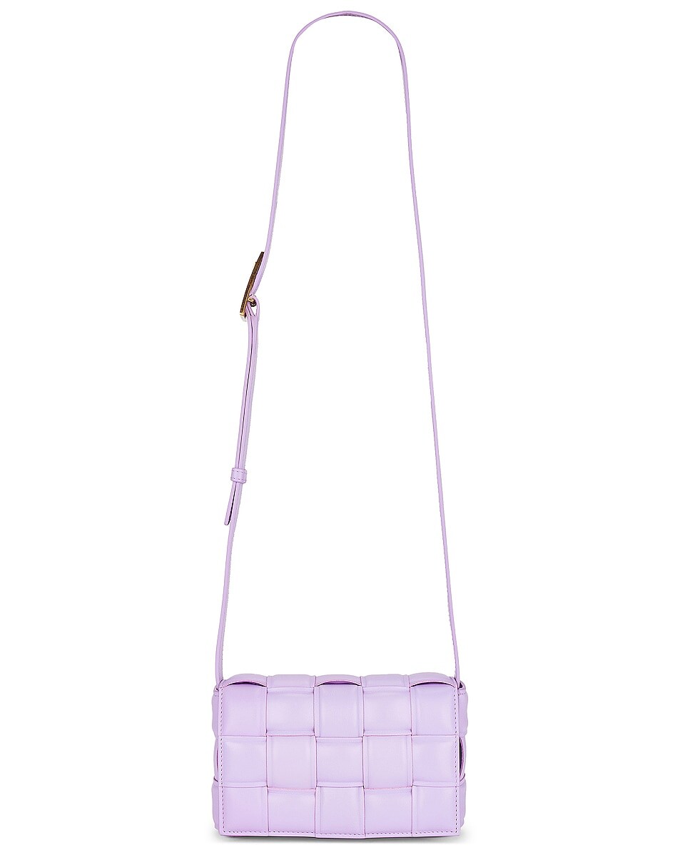 

Сумка кросс-боди Bottega Veneta Small Padded Cassette, цвет Amethyst & Gold