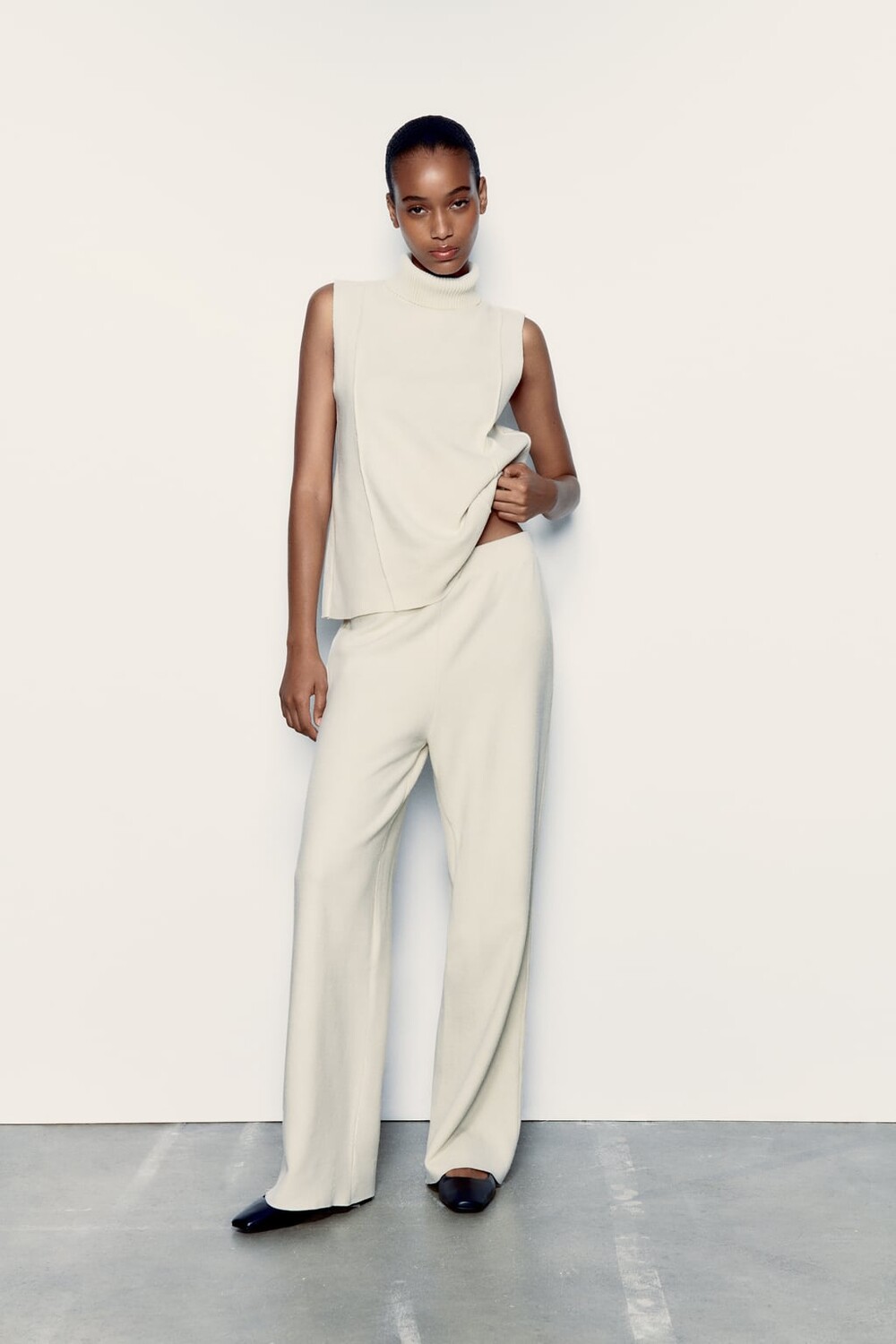 

Мягкий топ с высоким воротником ZARA, экру