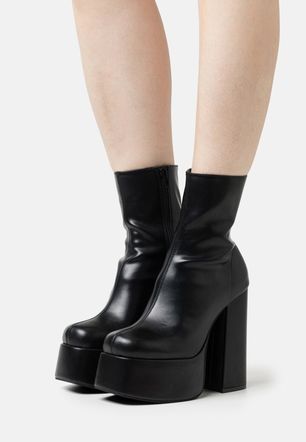 

Ботильоны на платформе Jeffrey Campbell