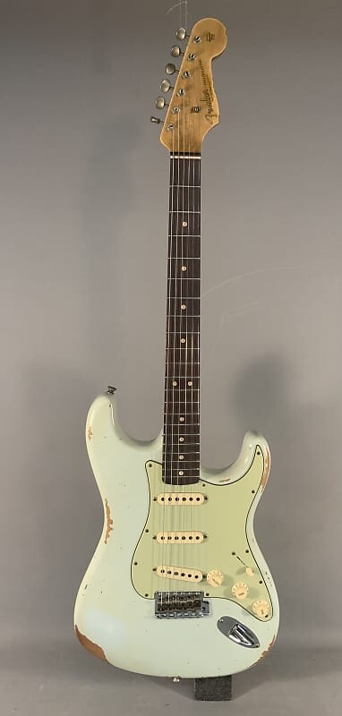 

Электрогитара Fender Custom Shop Limited 63 Stratocaster - Aged Sonic Blue Heavy Relic