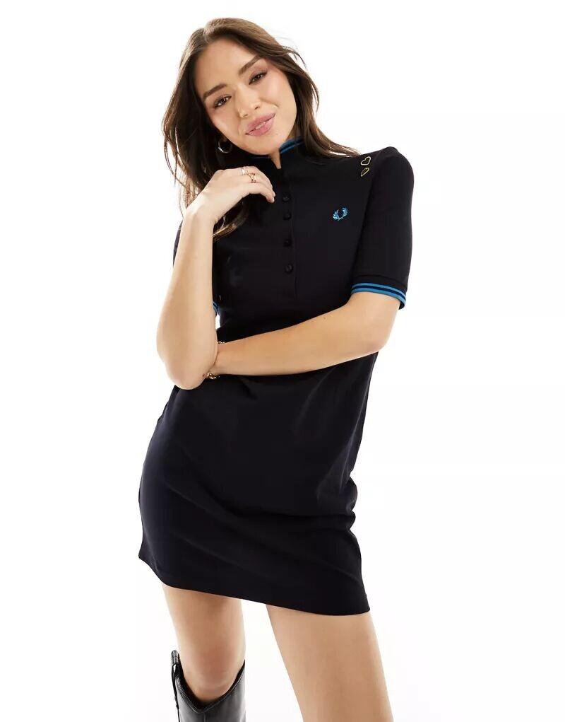 

Черное платье-поло Fred Perry x Amy Winehouse с контрастным поясом