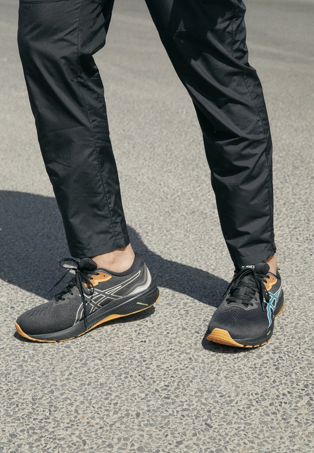 

Кроссовки ASICS