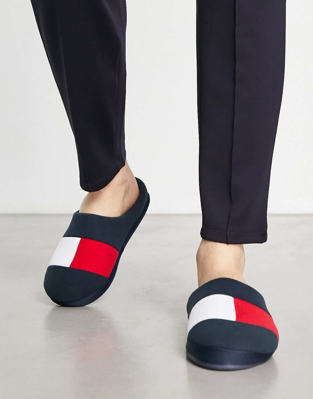

Темно-синие слиперы с логотипом Tommy Hilfiger
