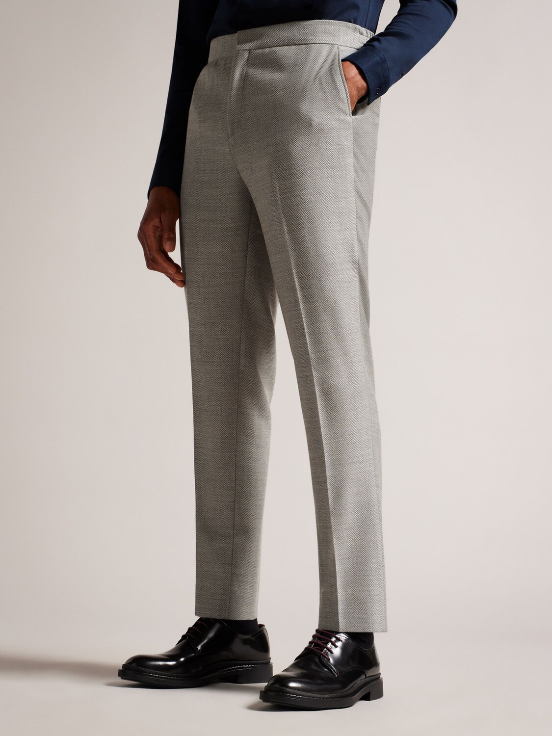 Брюки узкого кроя Ted Baker Lucca, серые