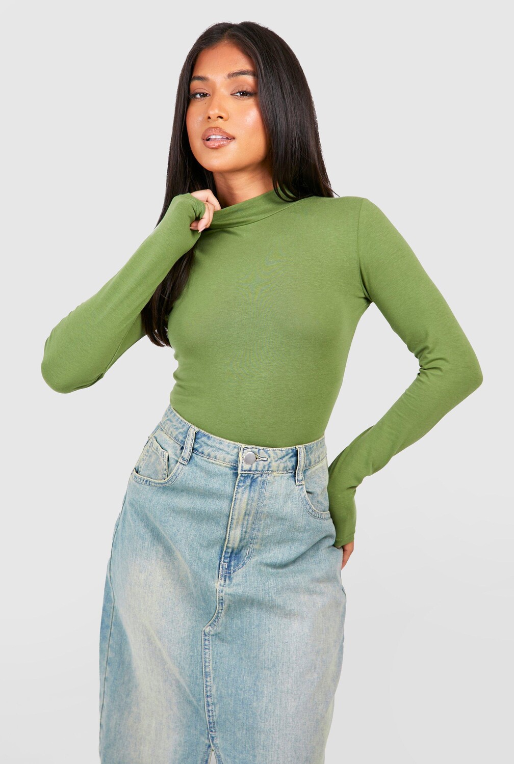

Базовое боди petite с высоким воротом и длинными рукавами Boohoo, хаки