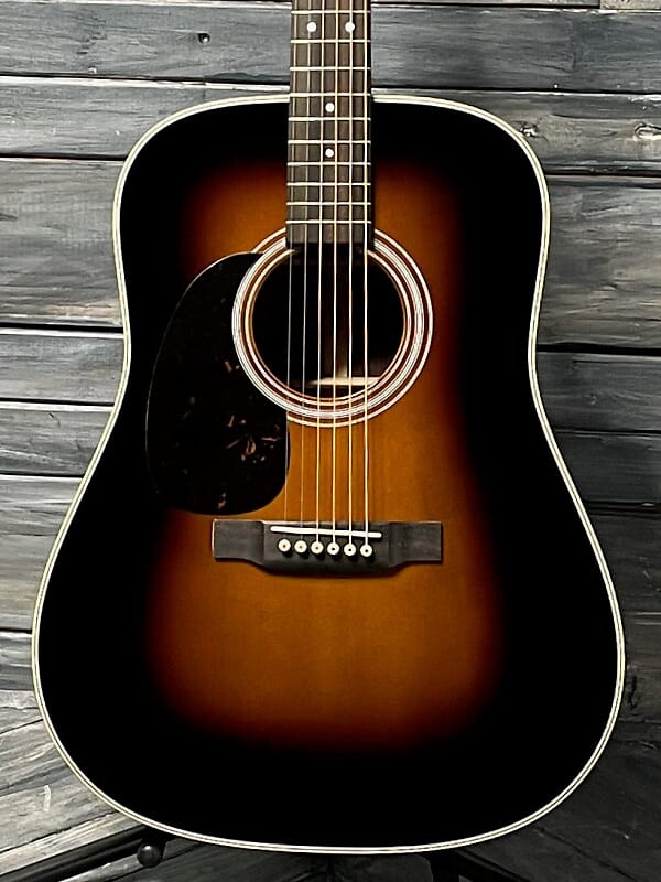 

Акустическая гитара Martin Left Handed D-28 Standard Series Acoustic Guitar - 1935 Sunburst