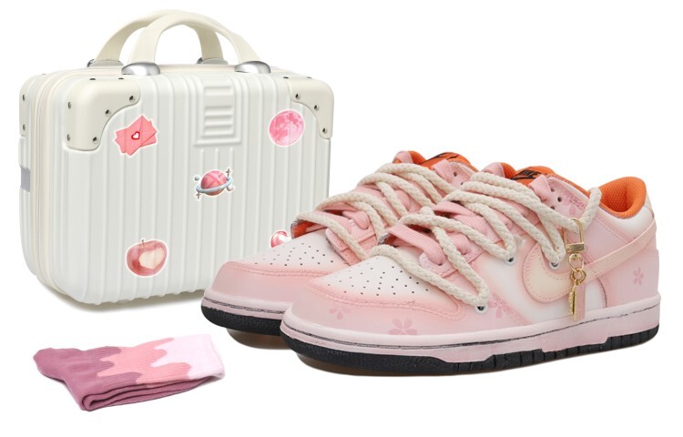 

Женские кроссовки для скейтбординга Nike Dunk