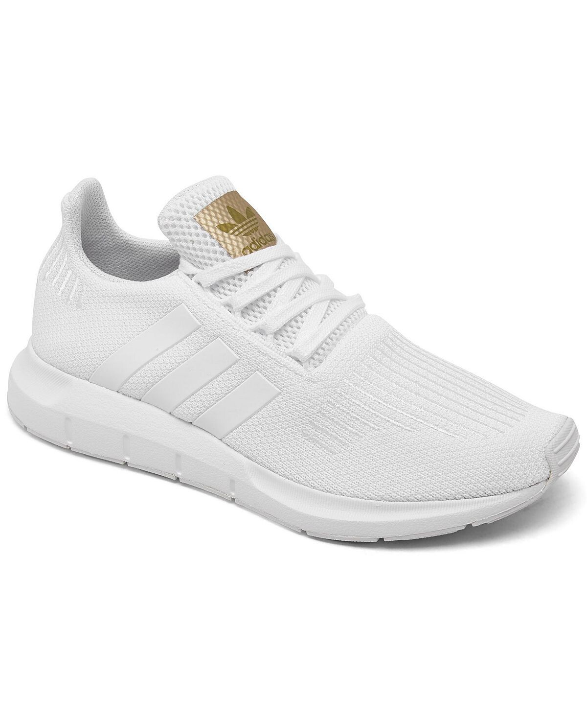 

Женские повседневные кроссовки Swift Run от Finish Line adidas