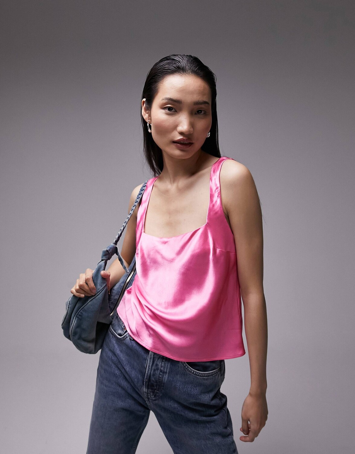 

Розовая атласная майка с квадратным вырезом Topshop