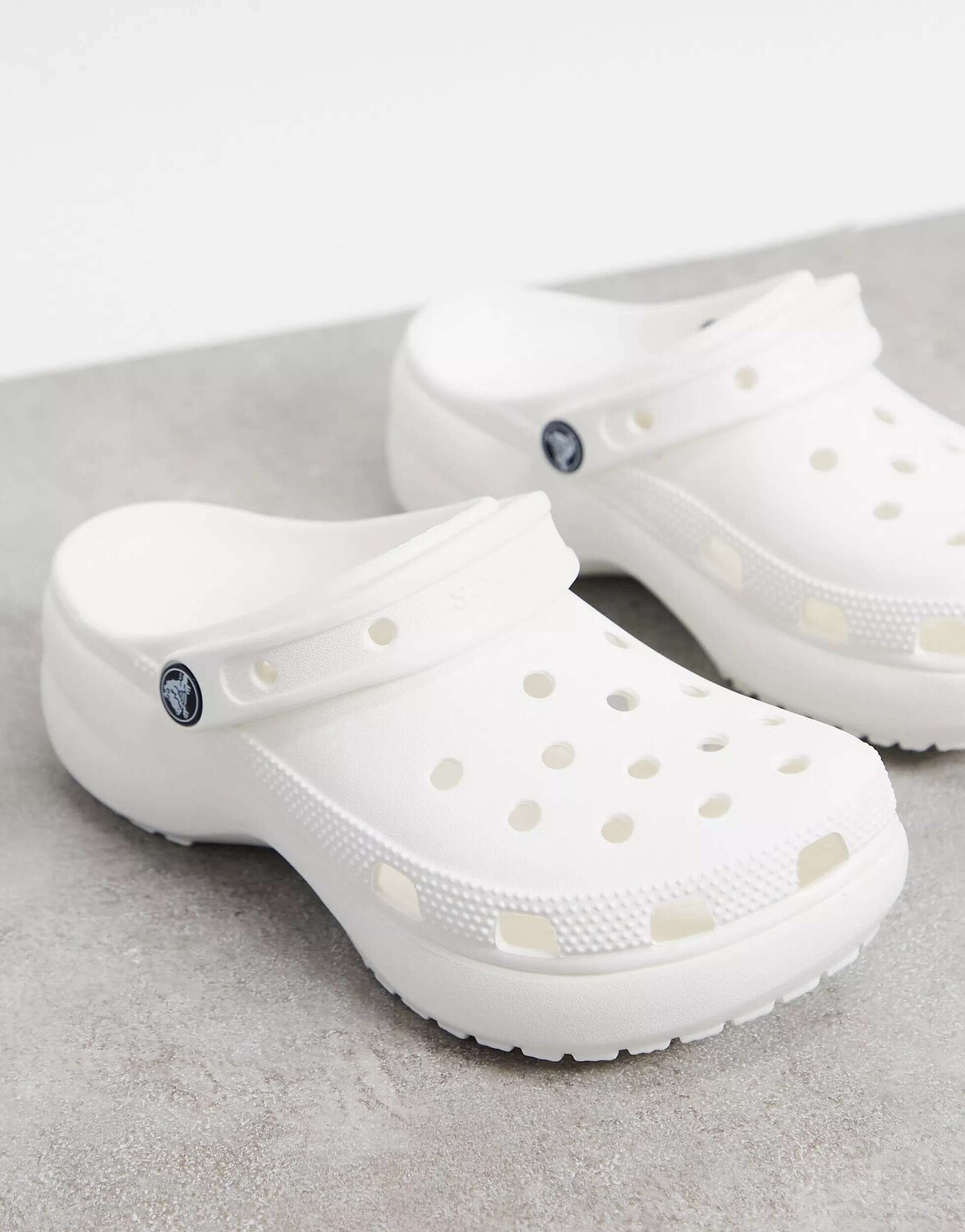 

Классические белые сабо на платформе Crocs