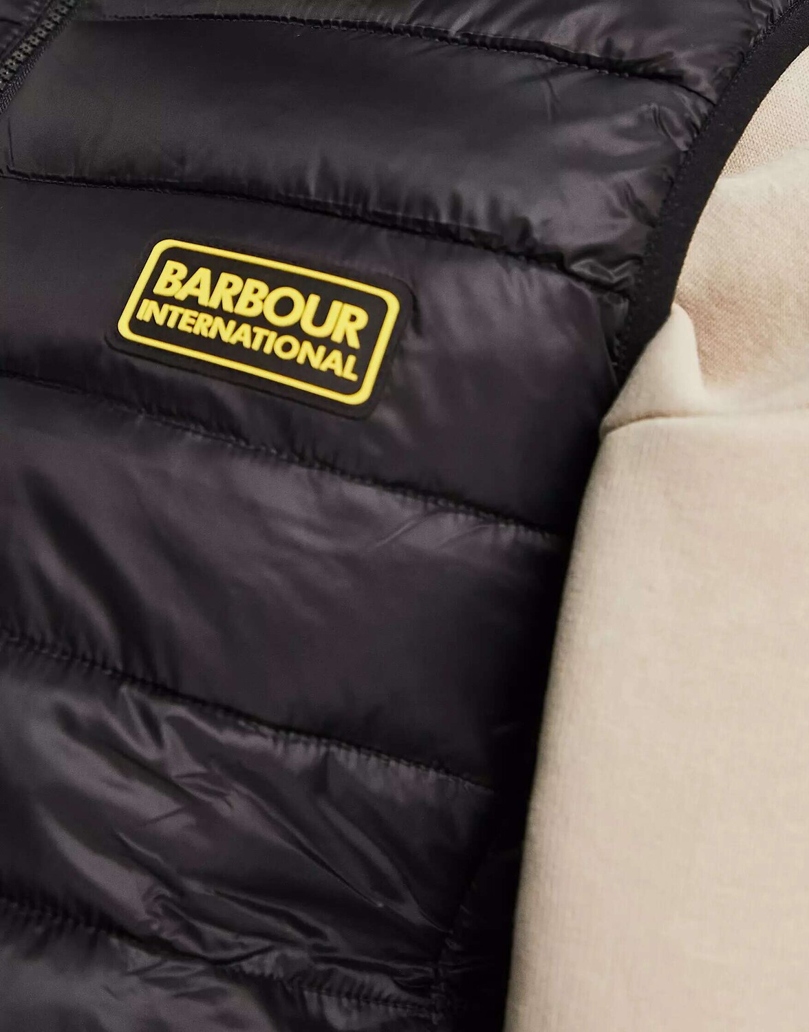 

Черный стеганый жилет Barbour International Racer Reed