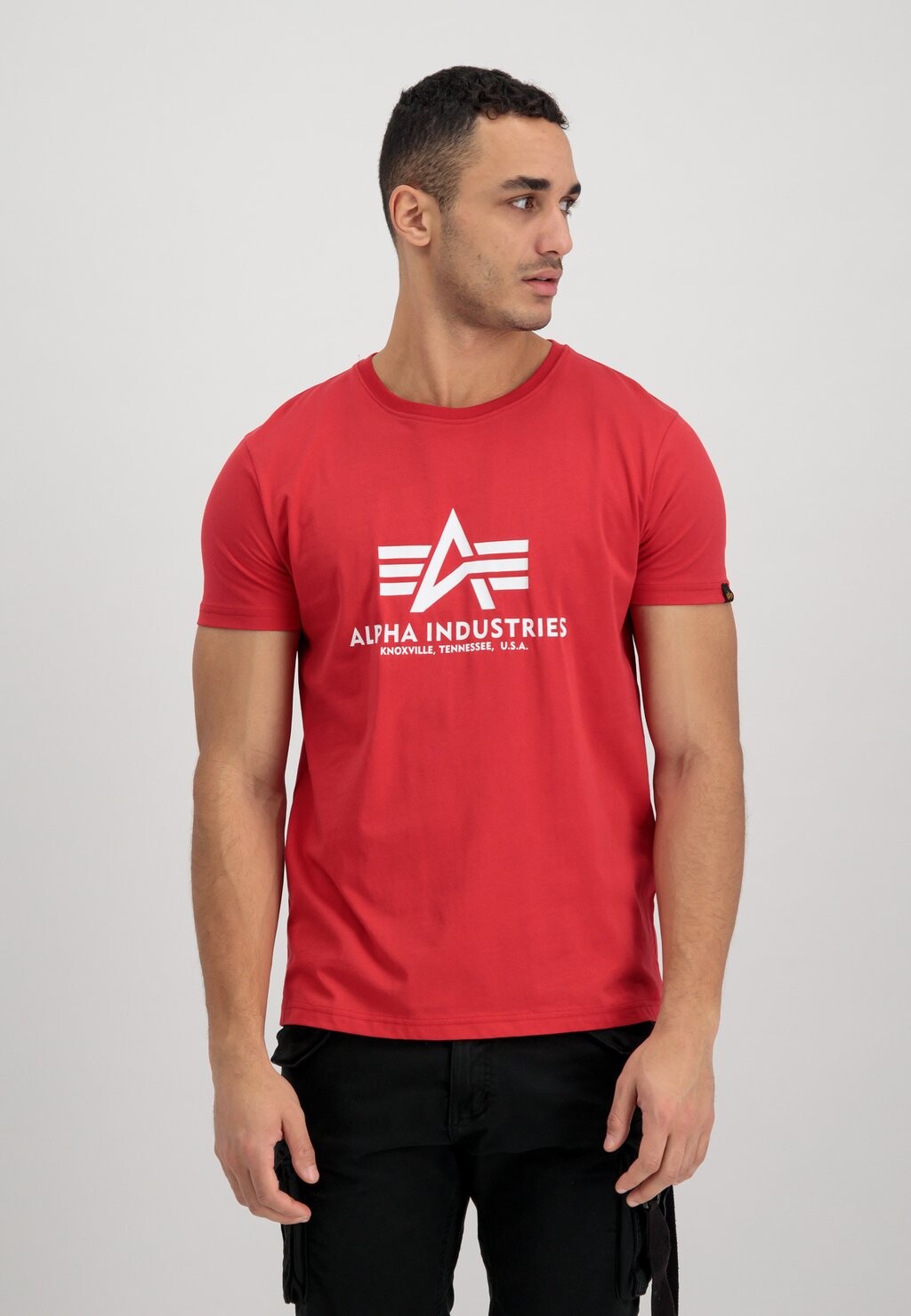 

Футболка с принтом Alpha Industries, красный