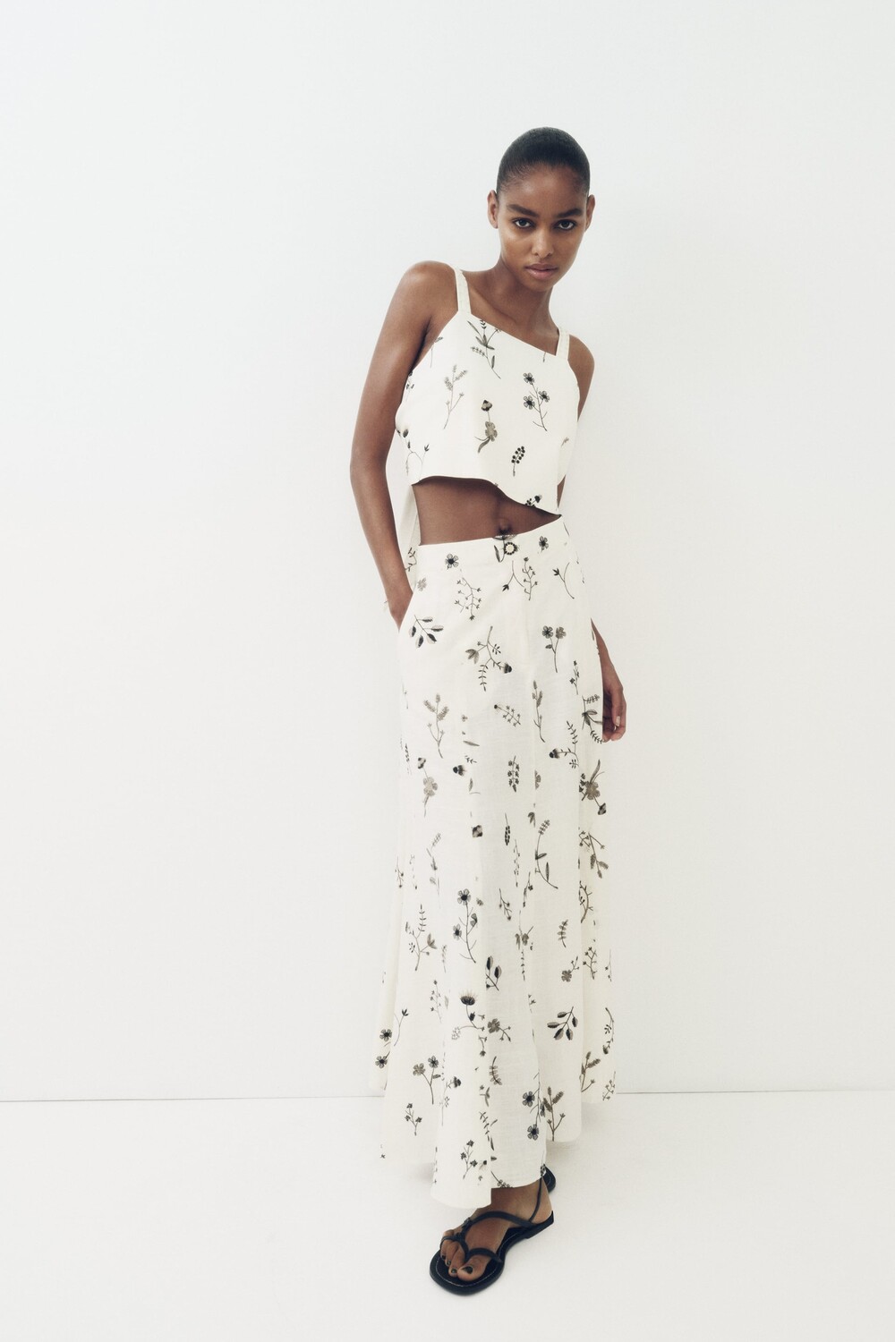 

Льняной воск с буквами Zara, экрю