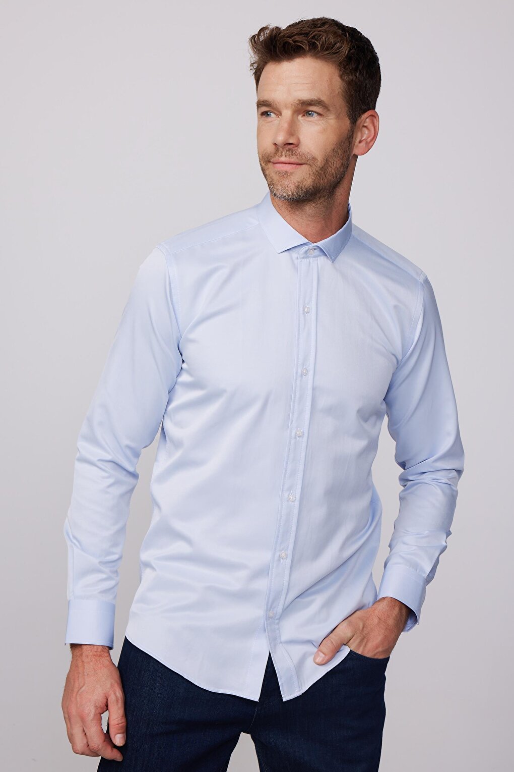 Современная приталенная простая атласная хлопковая синяя мужская рубашка TUDORS
