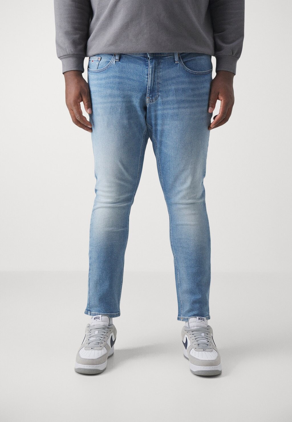 

Джинсы узкого кроя SCANTON Tommy Jeans, светло-синий
