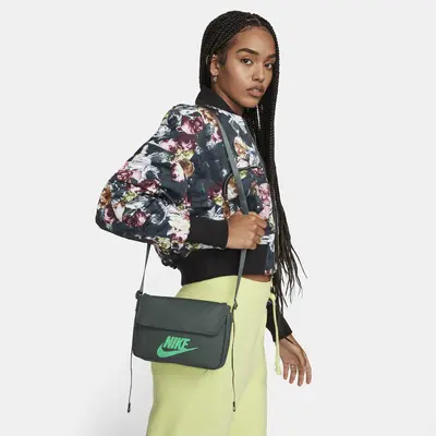 

Сумка Nike Sportswear, цвет Vintage Green/Vintage Green/Stadium Green