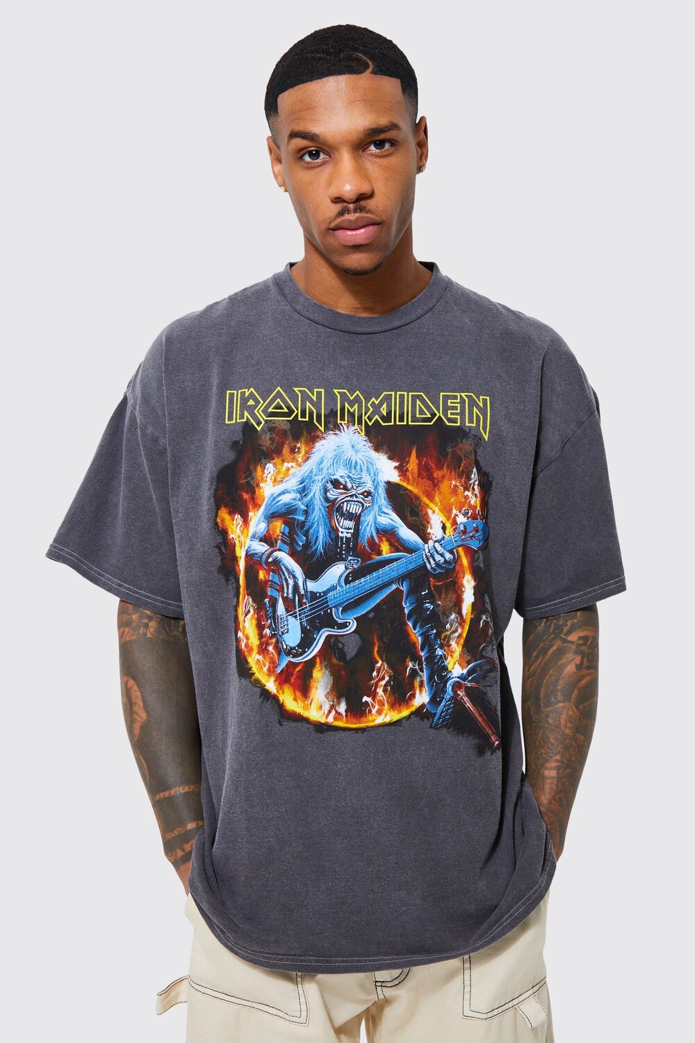 

Футболка оверсайз iron maiden overdye license Boohoo, угольный