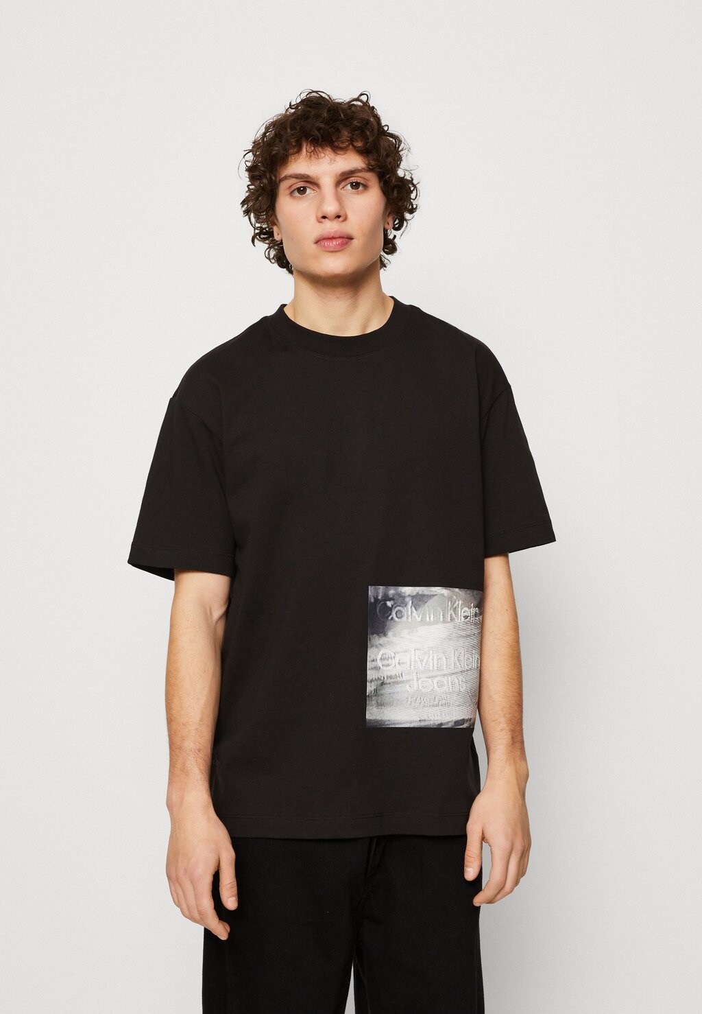 

Футболка с принтом Calvin Klein Jeans, Черный