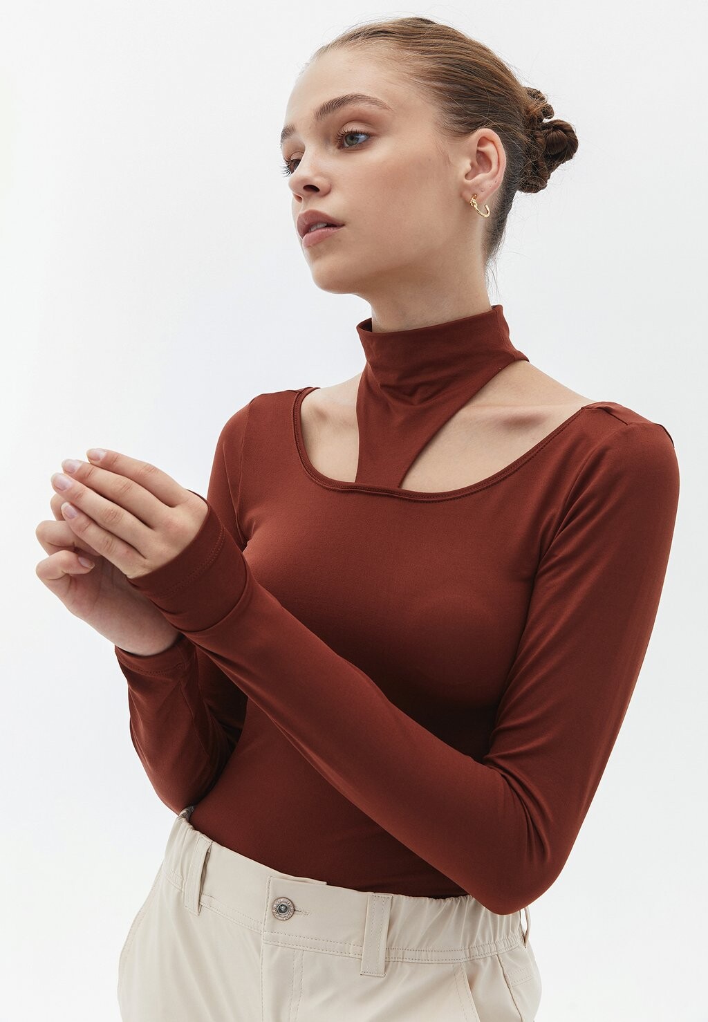 

Футболка с длинным рукавом Cut-Out Detail OXXO, коричневый
