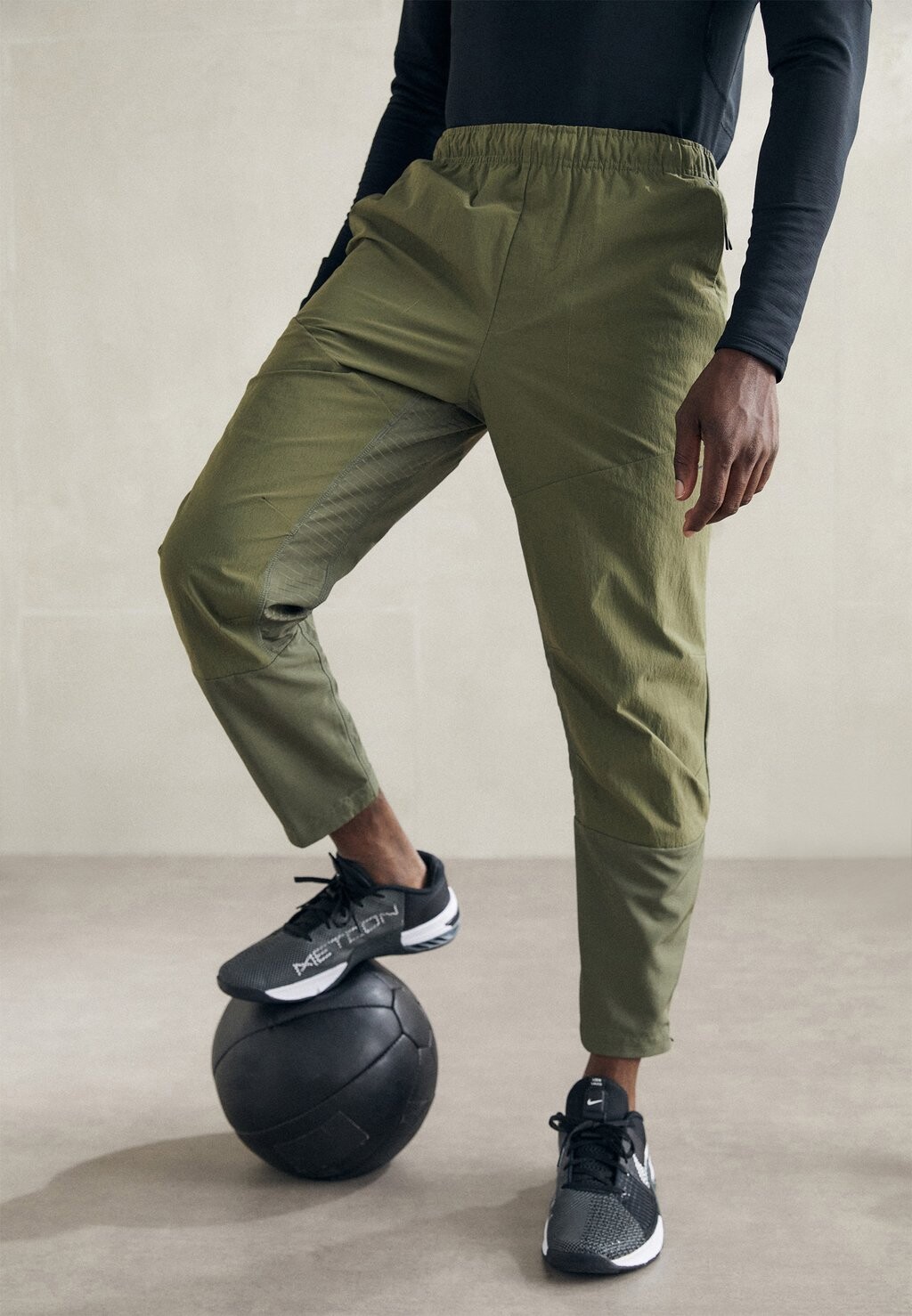 

Спортивные брюки AXIS PANT Nike, средний оливковый/черный