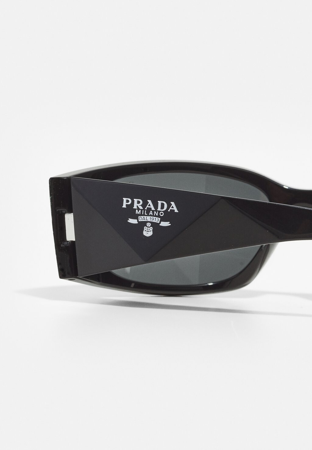 

Солнцезащитные очки Unisex Prada, черный