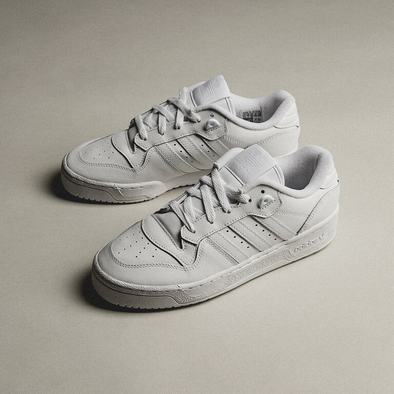

Кроссовки Rivalry Low Adidas, белый