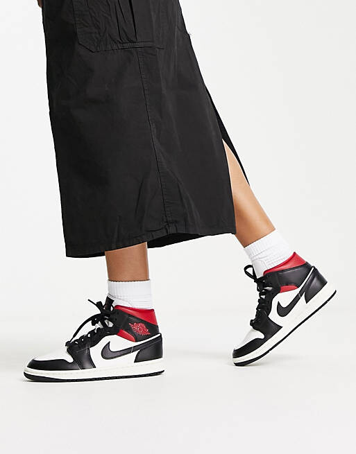 

Черно-красные кроссовки Jordan AJ1 Mid