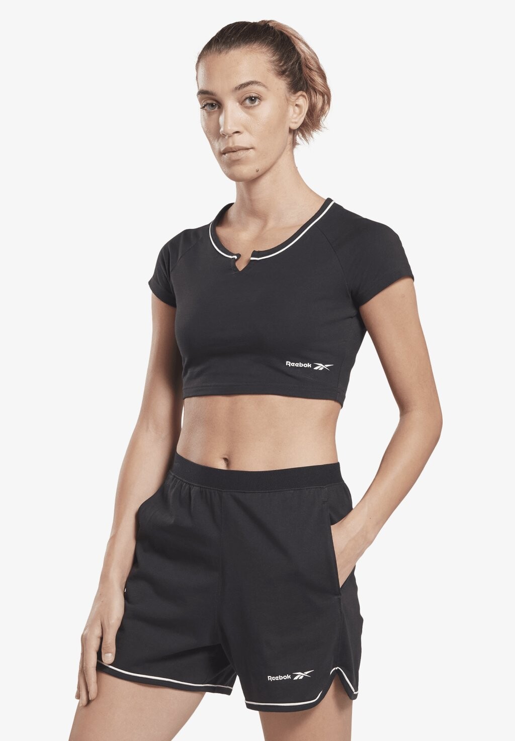 

Футболка с принтом Reebok, черный