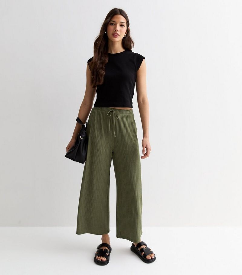 

Широкие укороченные брюки цвета хаки в рубчик на кулиске New Look, хаки