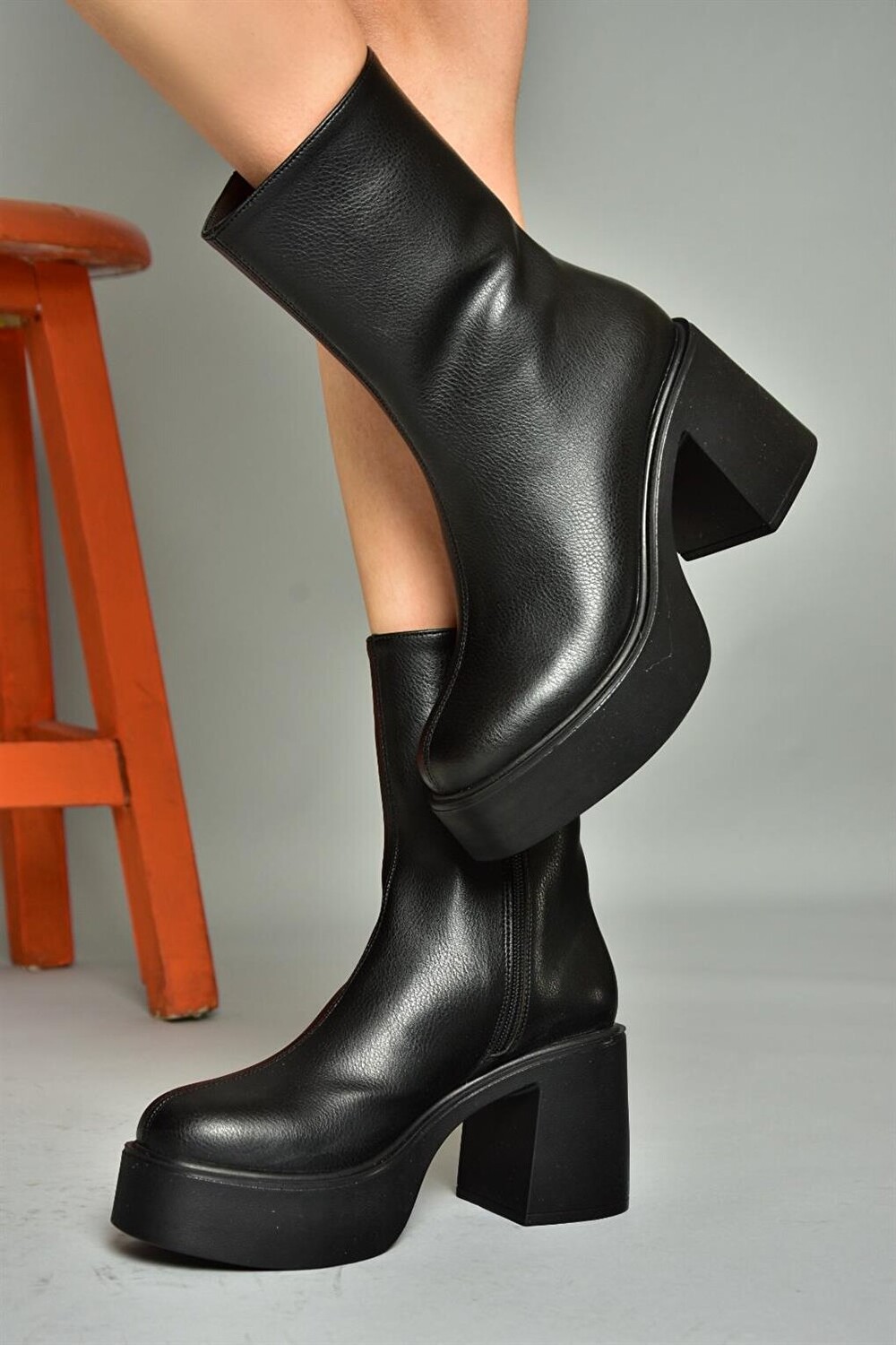 

R4043000 Черные женские ботинки Fox Shoes, Черный