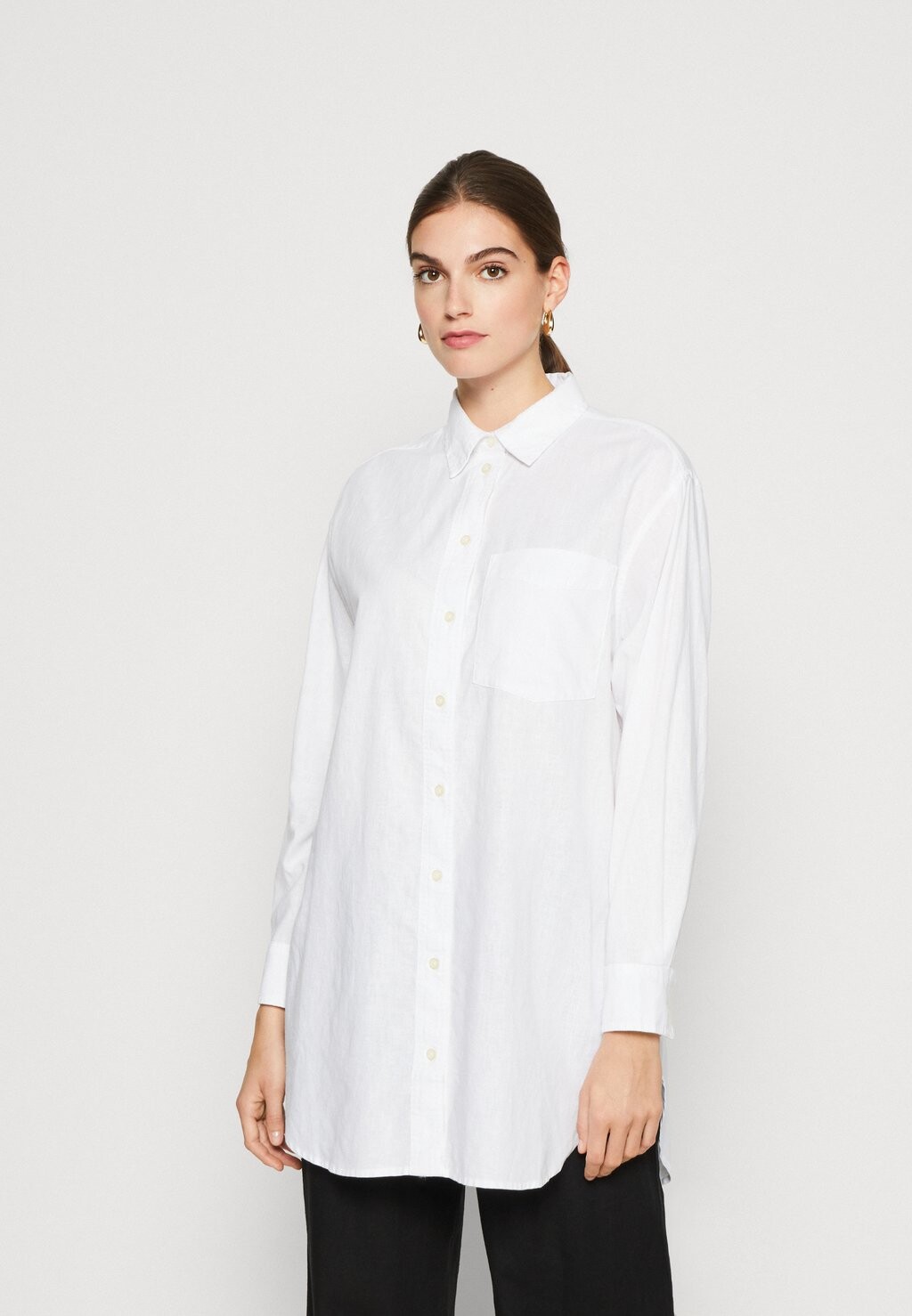 

Блузка на пуговицах GAP, белый