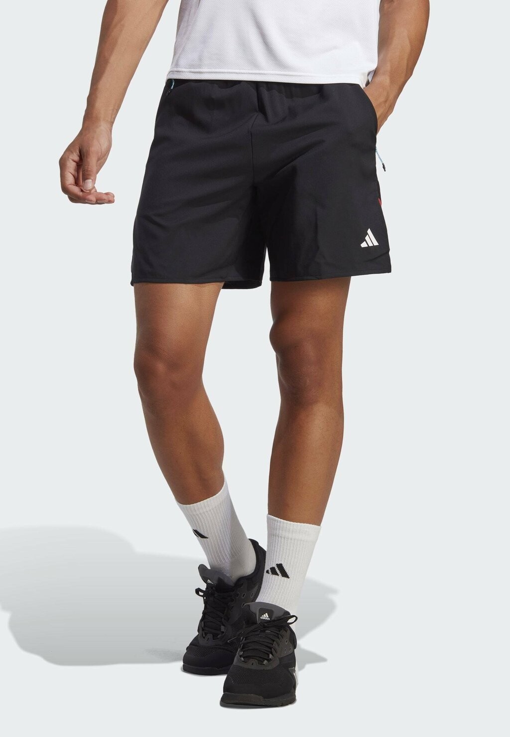 

Спортивные шорты Adidas