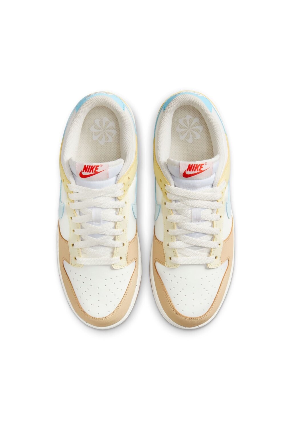 

Кроссовки W Nike Dunk Low Nn East Nike, саммит белый/синий ледник-синий Водолей-мягкий желтый-алебастр-красный пиканте