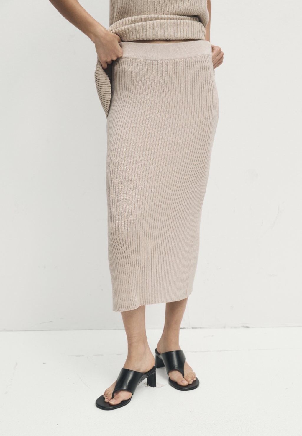 

Длинная юбка Massimo Dutti, светло-серый меланж