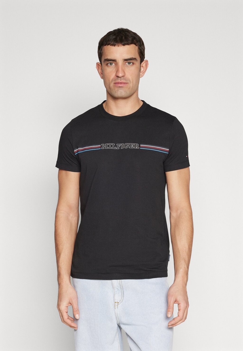 

Футболка с принтом Stripe Chest Tee Tommy Hilfiger, черный