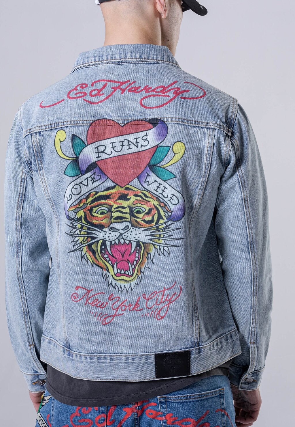 

Джинсовая куртка Ed Hardy