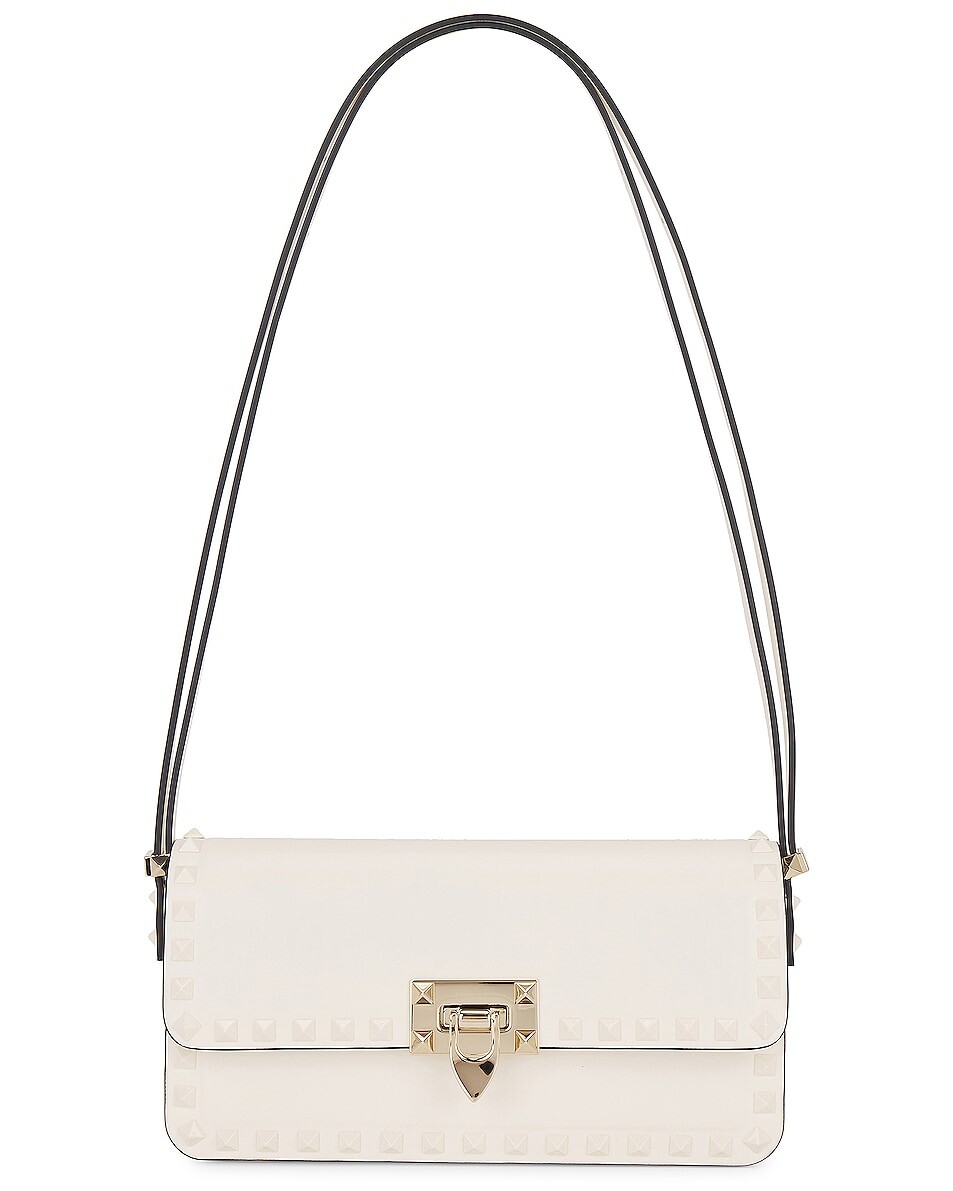

Сумка кросс-боди Valentino Garavani East West Rockstud Shoulder, слоновая кость