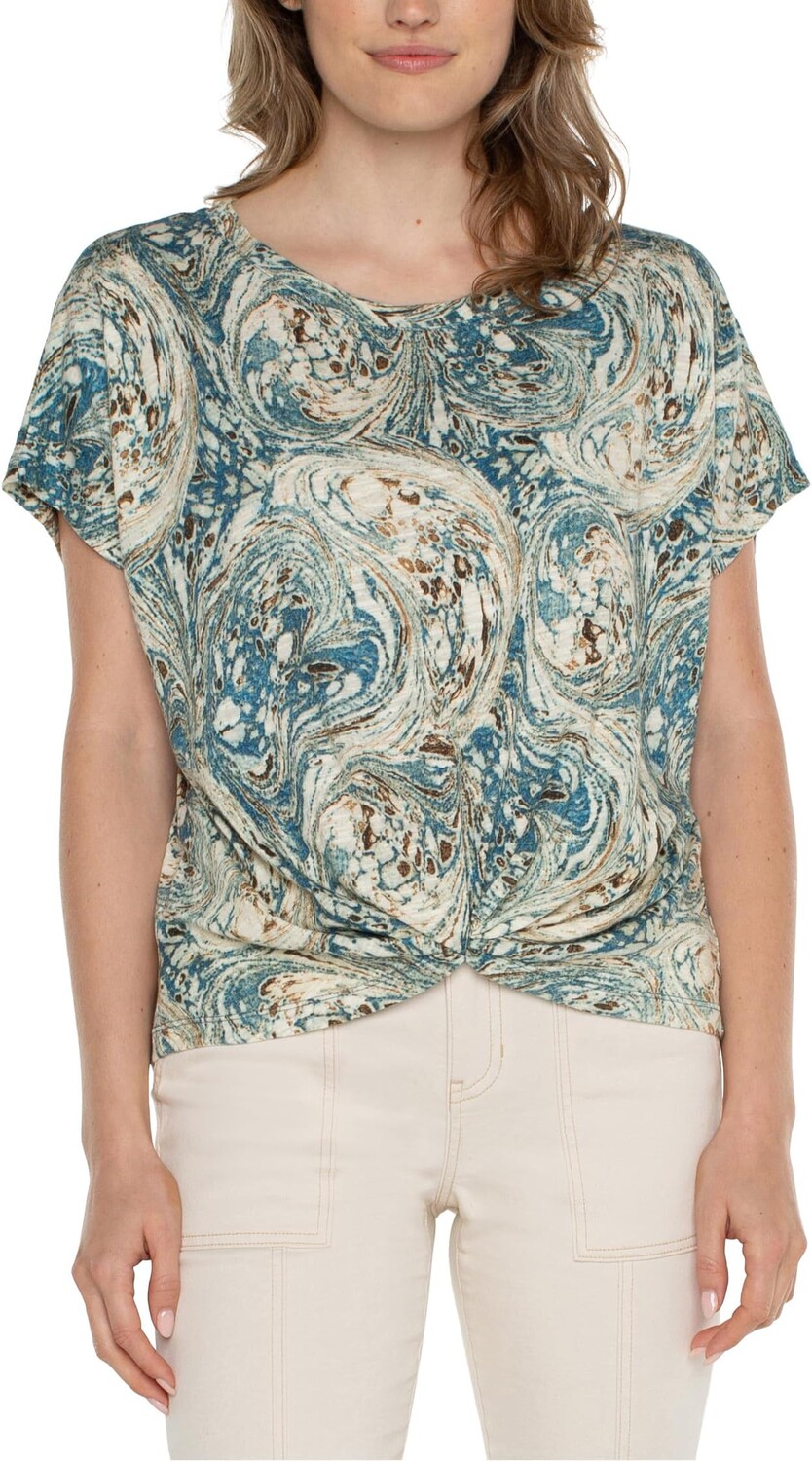 

Футболка Liverpool Los Angeles Boat Neck Dolman Jersey Knit Tee with Twist Front Detail, цвет Ocean Blue Ecru Marble