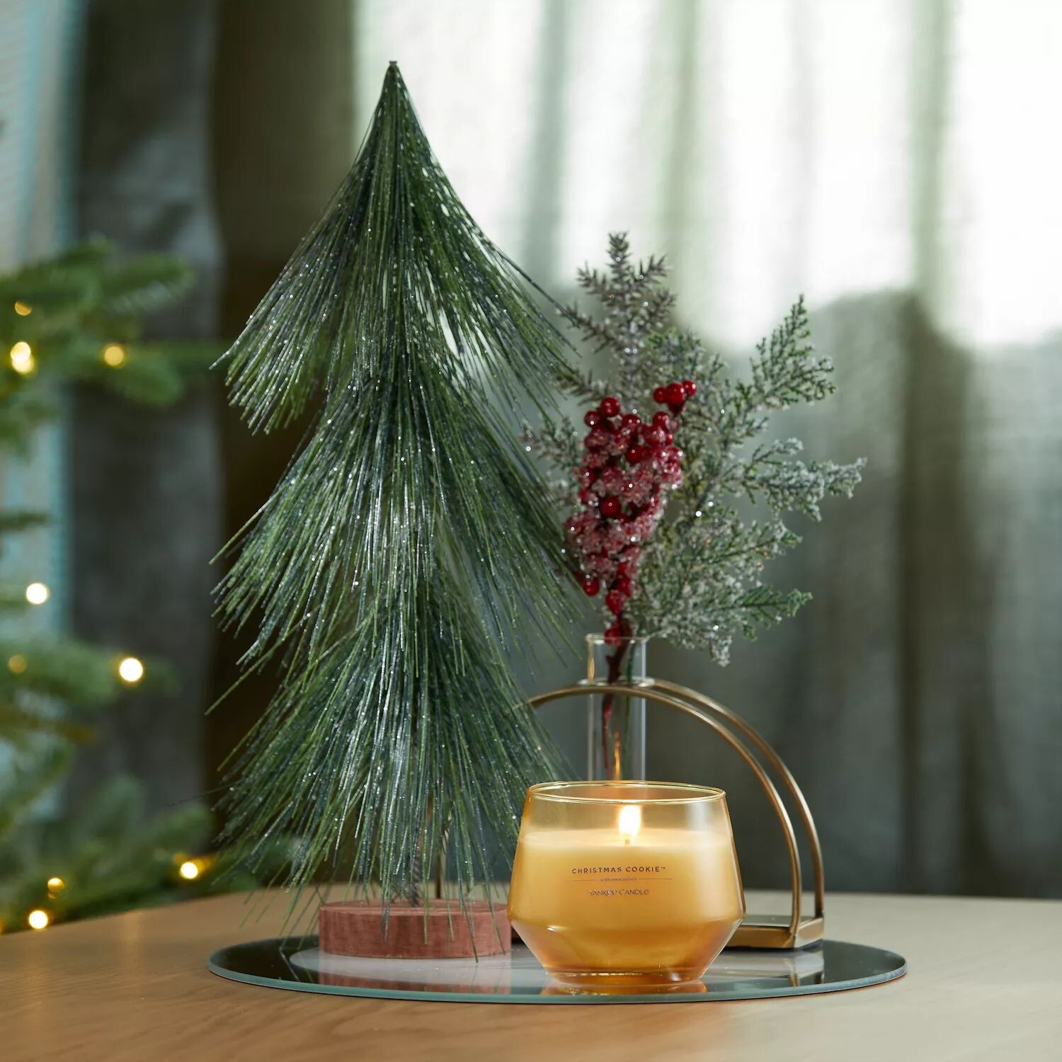 

Свеча Yankee Candle Christmas Cookie Studio Collection, средняя свеча