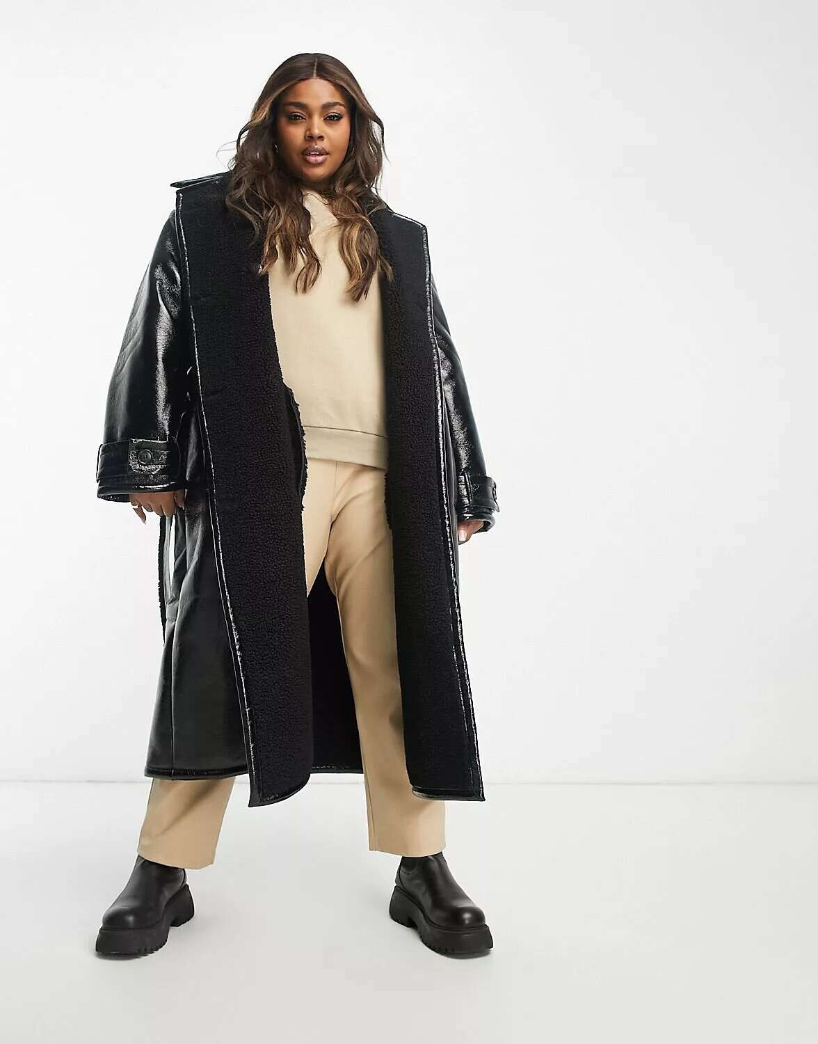

Черный оверсайз-тренч из борга и винила ASOS DESIGN Curve