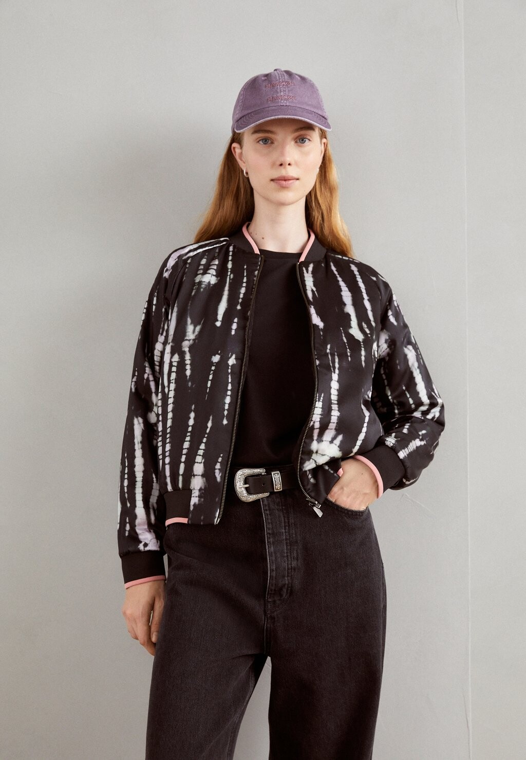 

Куртка-бомбер REVERSIBLE PRINTED Scotch & Soda, цвет black/white