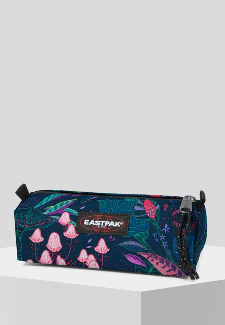 Косметичка Eastpak – заказать из-за границы с доставкой в «CDEK.Shopping»