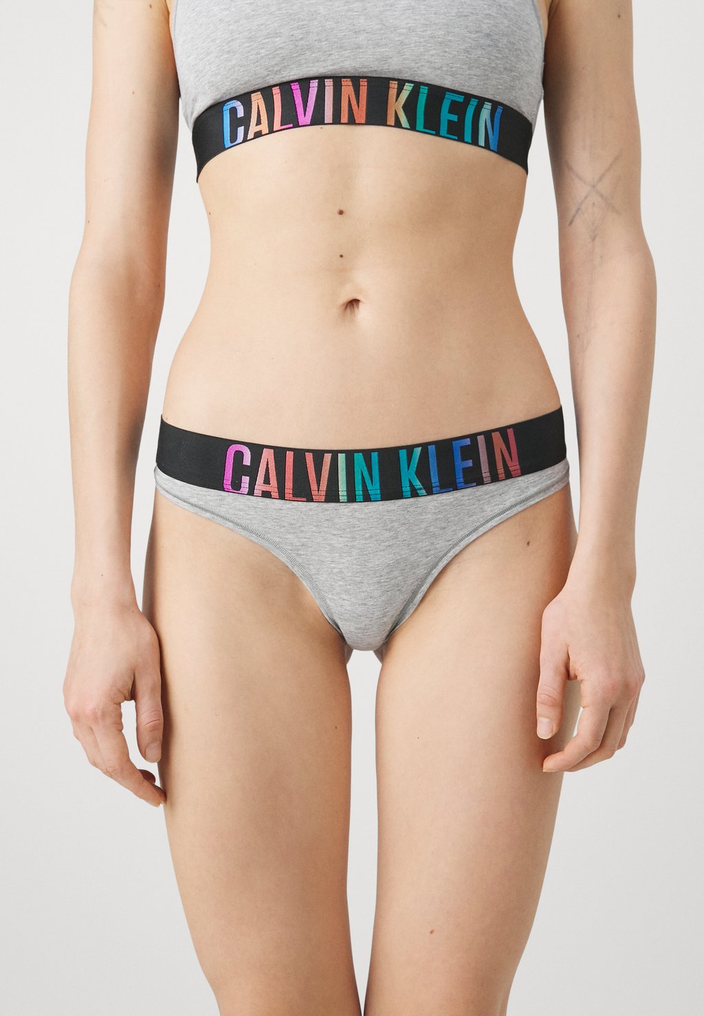 Стринги THONG Calvin Klein Underwear, серый цена и фото