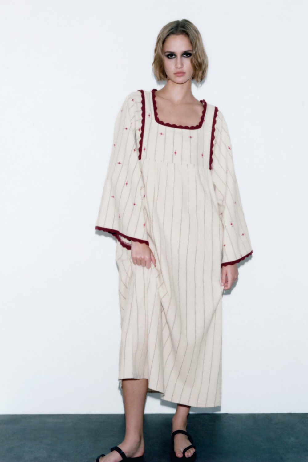 

Трикотажное платье в полоску ZARA, экру