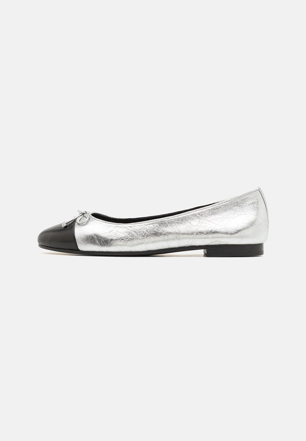 

Балетные туфли Tory Burch CAP TOE, цвет silver/perfect black