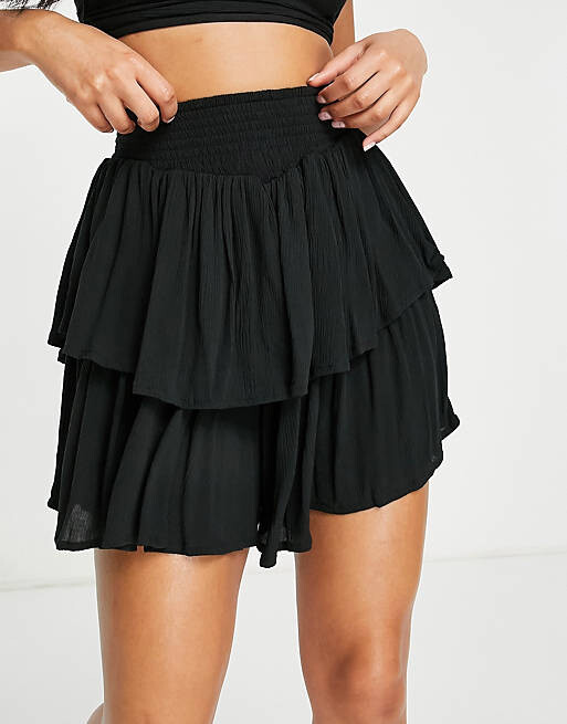 

Черные многоярусные пляжные шорты ASOS DESIGN