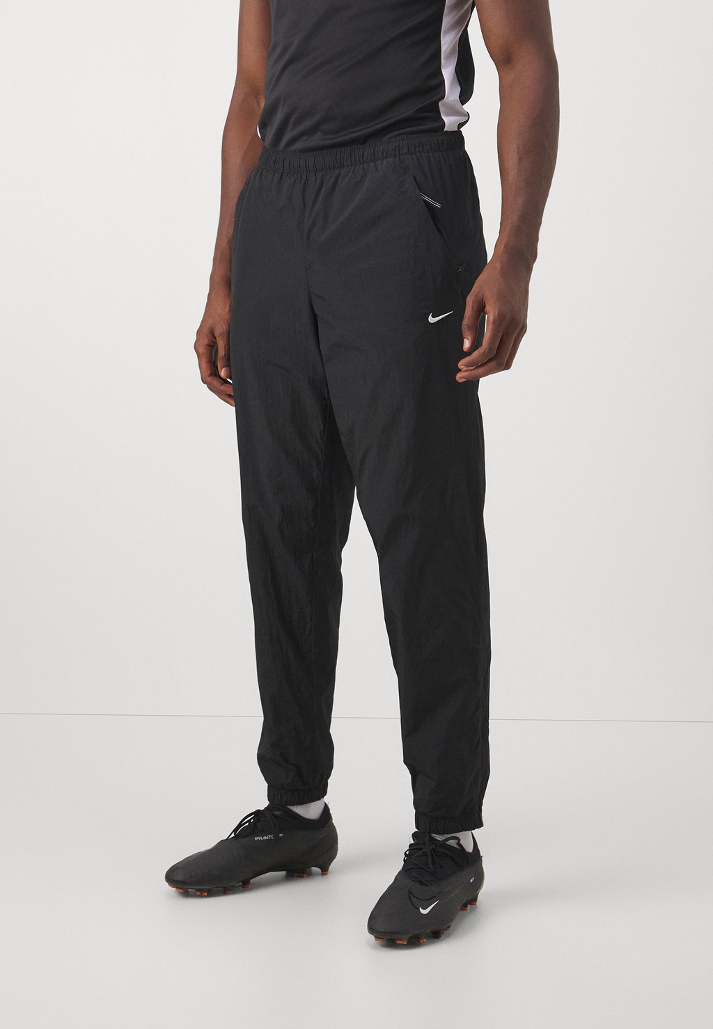 цена Спортивные брюки Track Pant Nike, цвет black/white