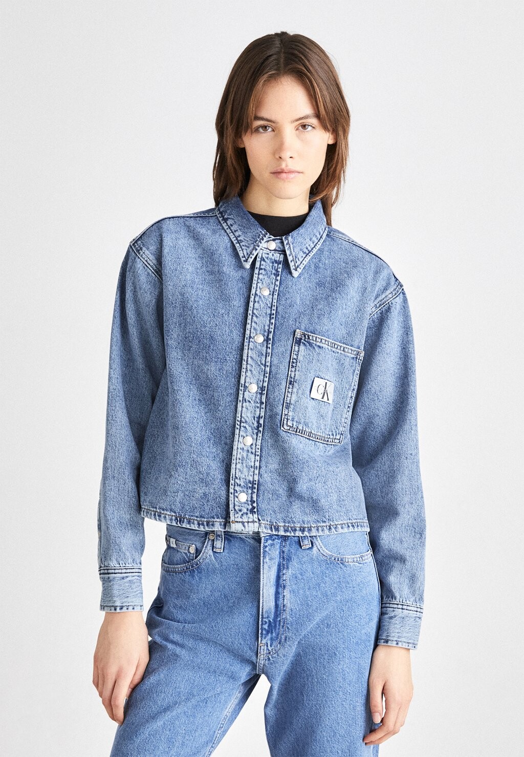

Рубашка Calvin Klein Jeans CROPPED DAD, цвет denim light