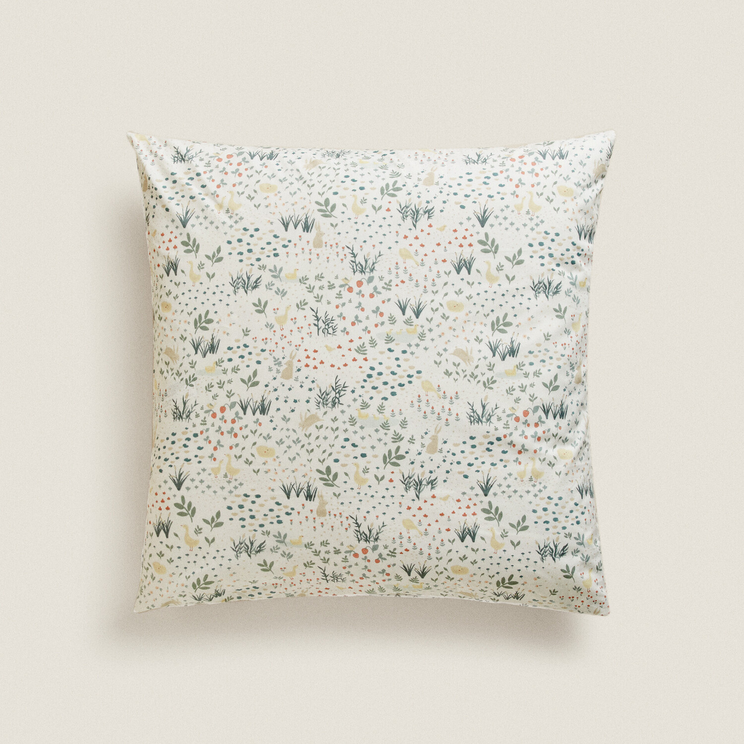 

Наволочка с анималистичным принтом Zara Home Bucolic Print, мультиколор