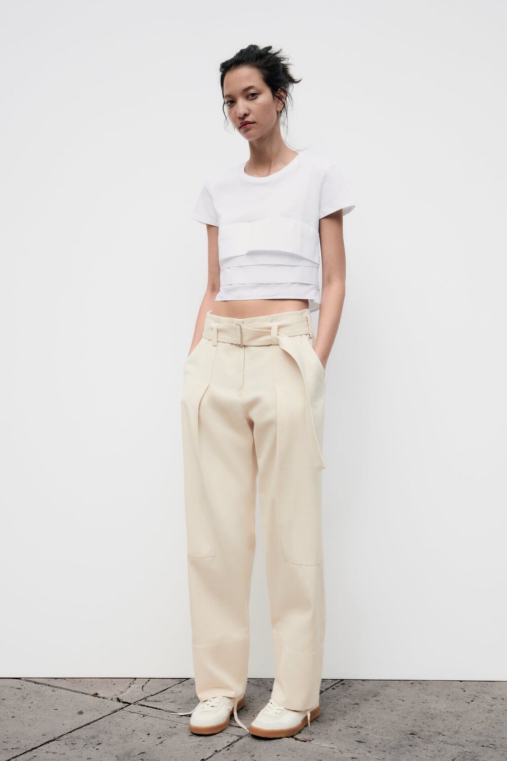 

Контрастная футболка со складками ZARA, белый